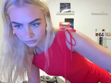 ariah_is_blonde