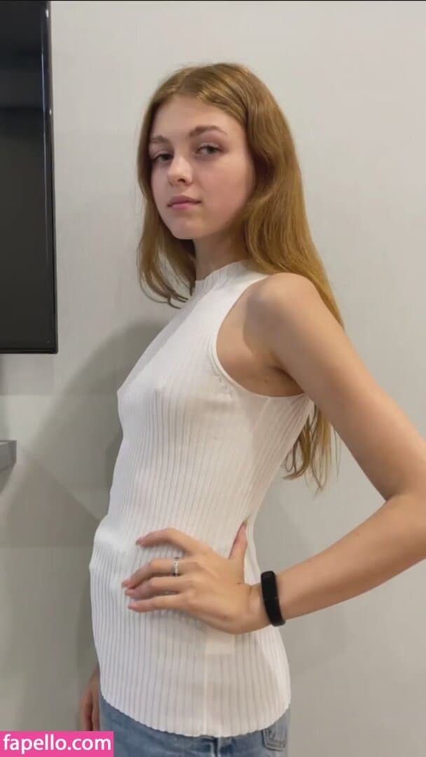 Bottomless Shaved Brunette Small Tits European — 10